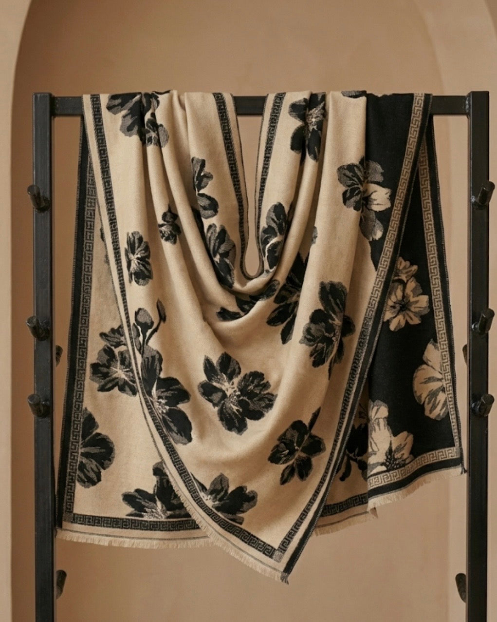 The Signature Noir Beige Scarf