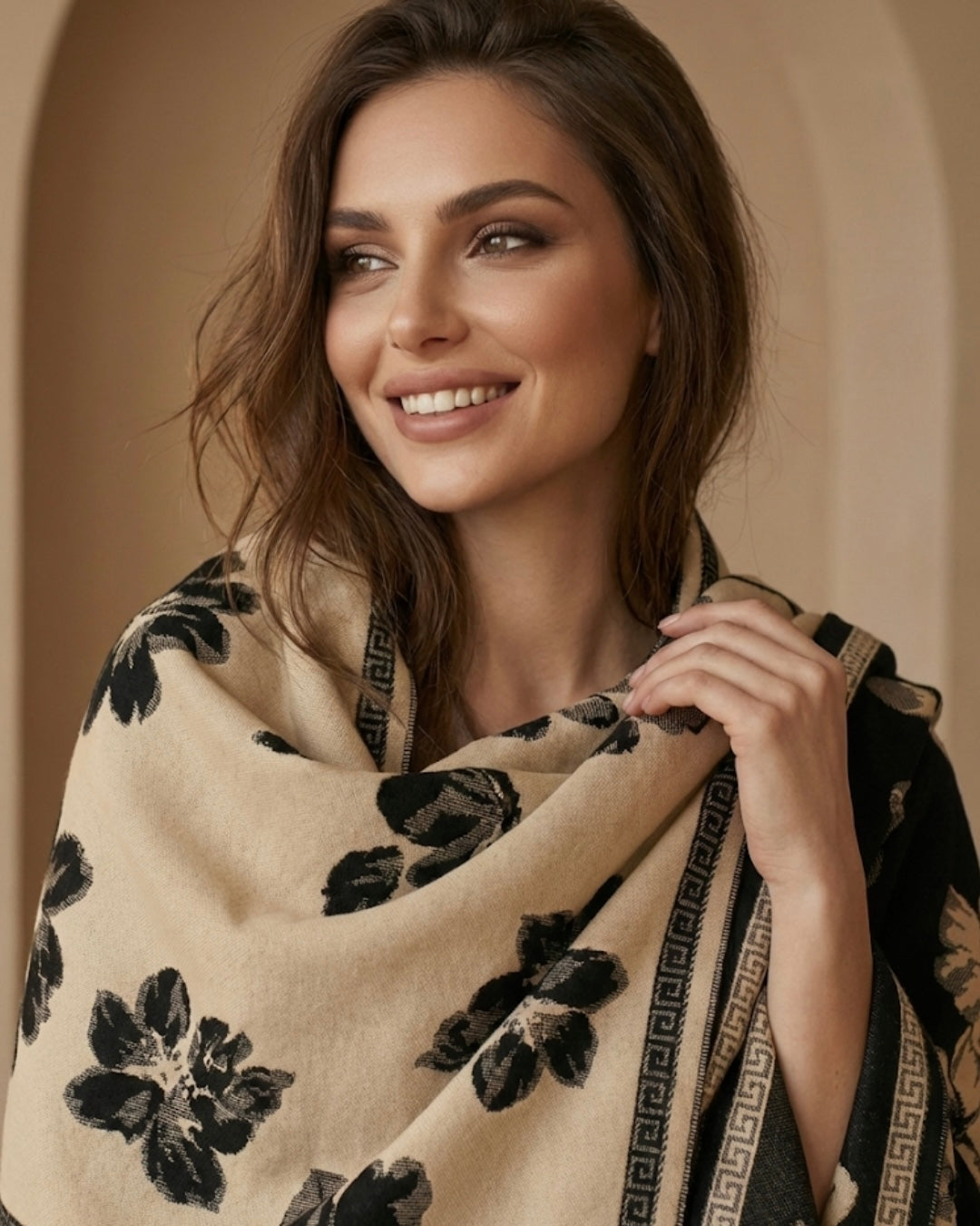 The Signature Noir Beige Scarf