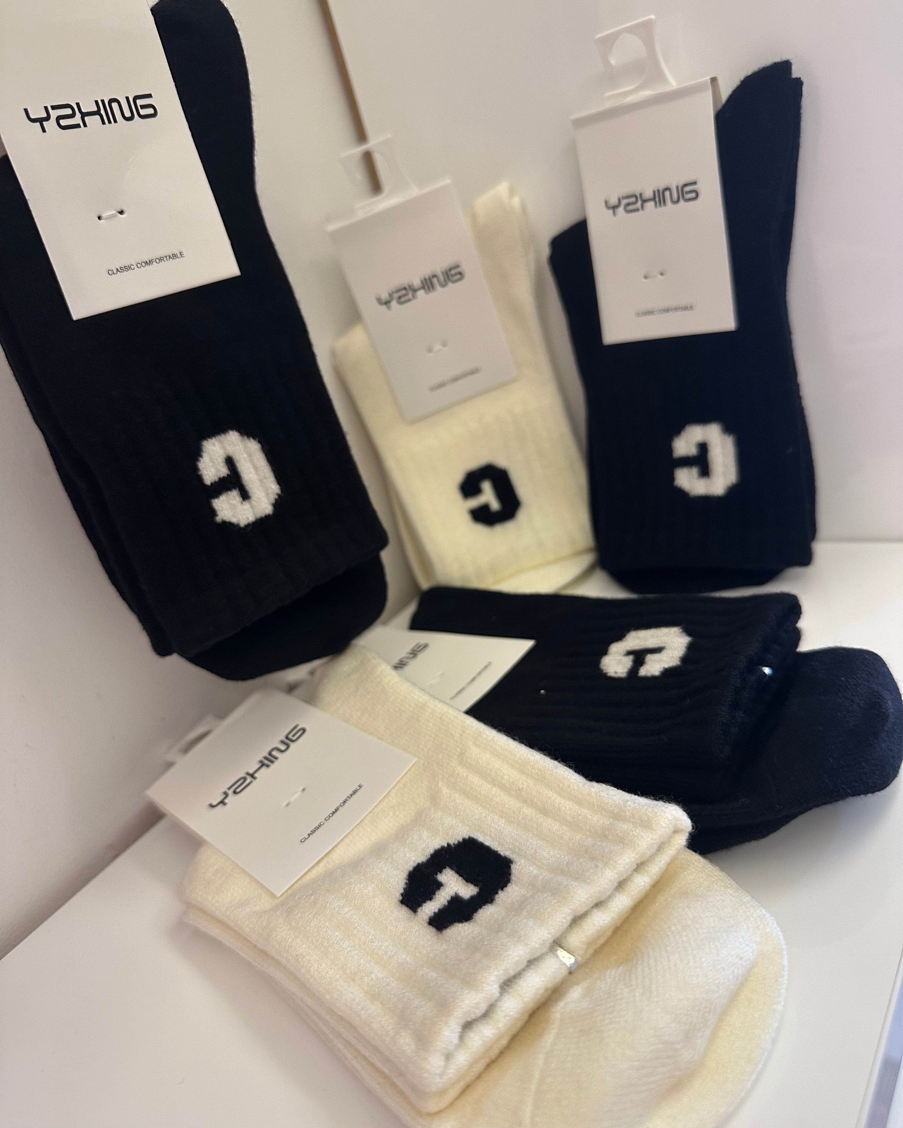 The New UniSex Letter C Korean Warm Socks Set