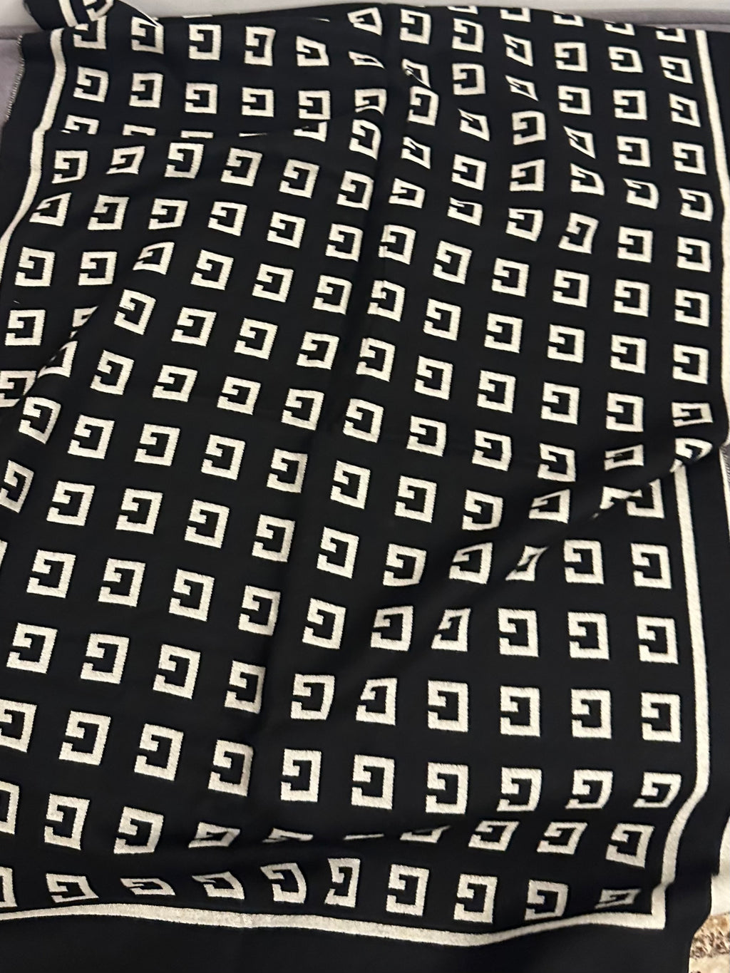 The Midnight Dune Black - White Scarf