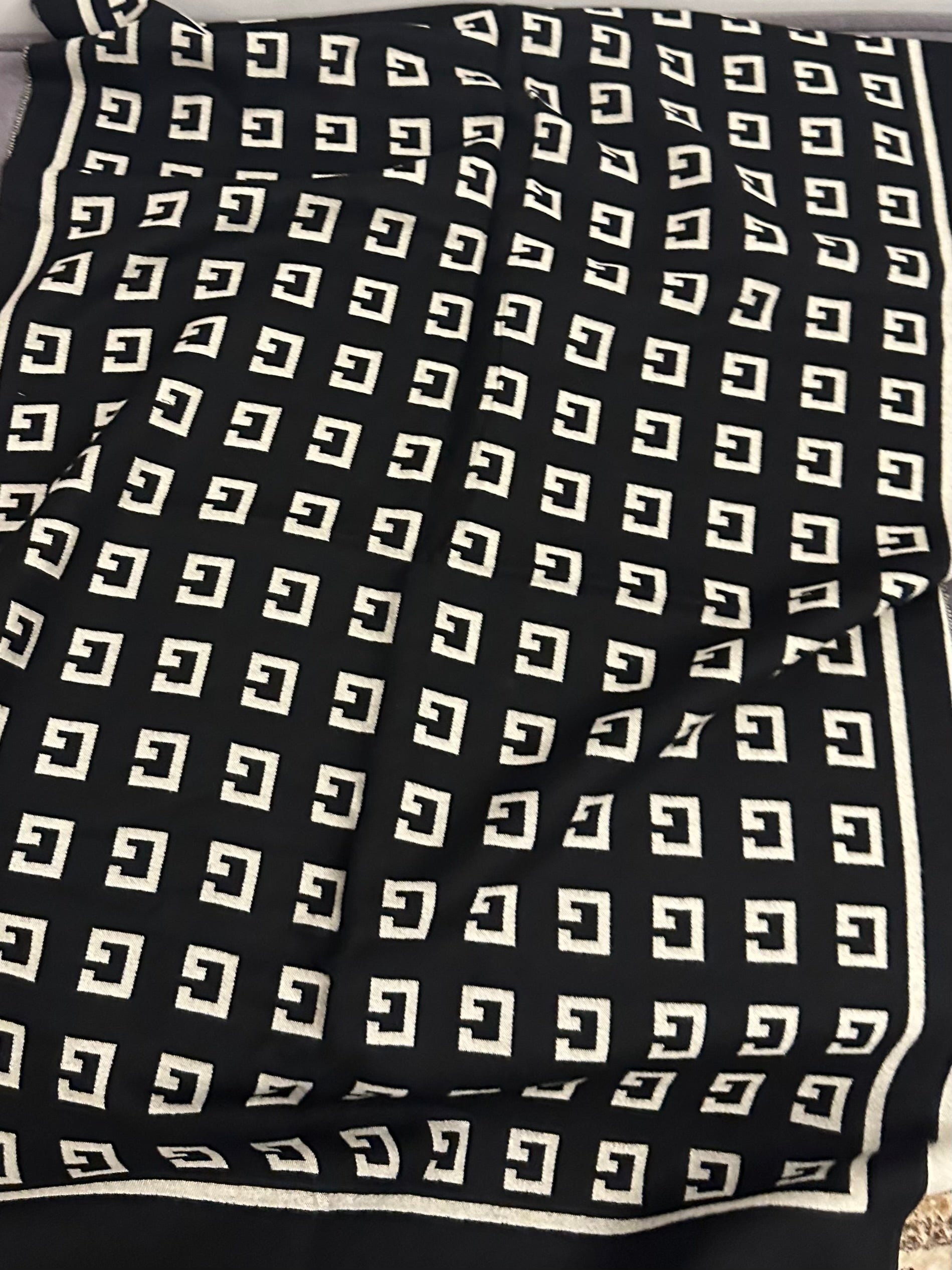 The Midnight Dune Black - White Scarf