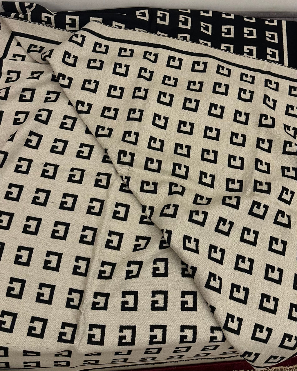 The Midnight Dune Black - White Scarf