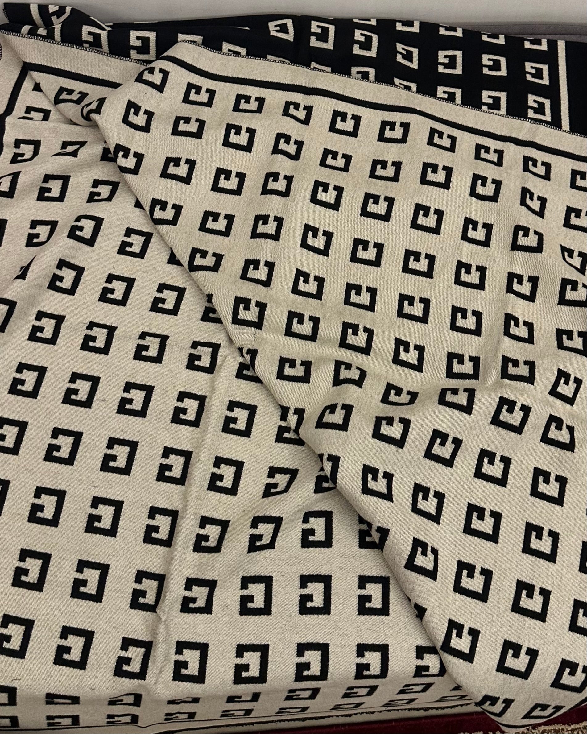 The Midnight Dune Black - White Scarf