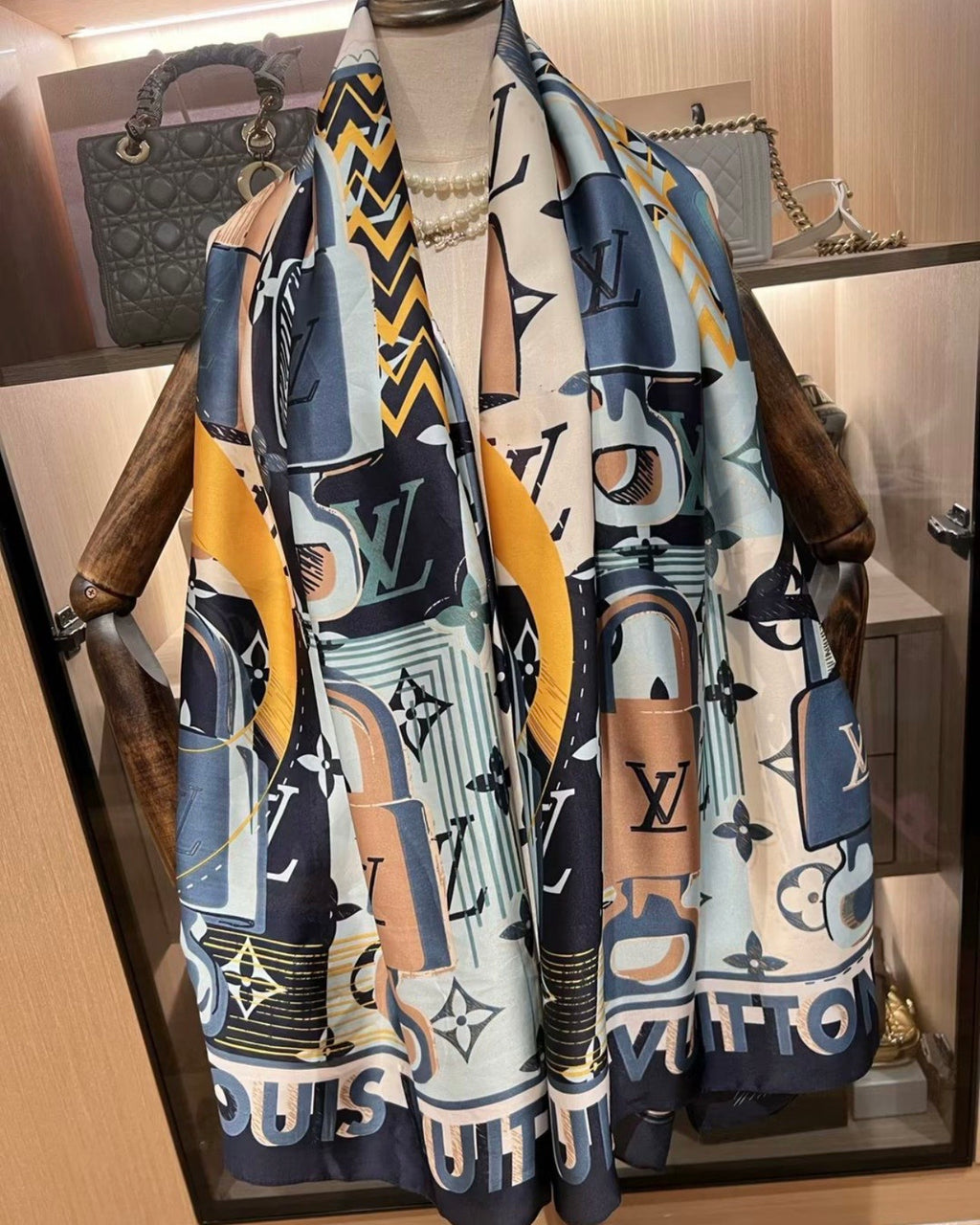 Geo-Lock Louis Vuitton Silky Scarf