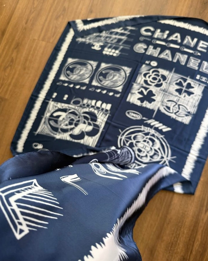 L'Élégance Chanel Rebelle Silky Wrap
