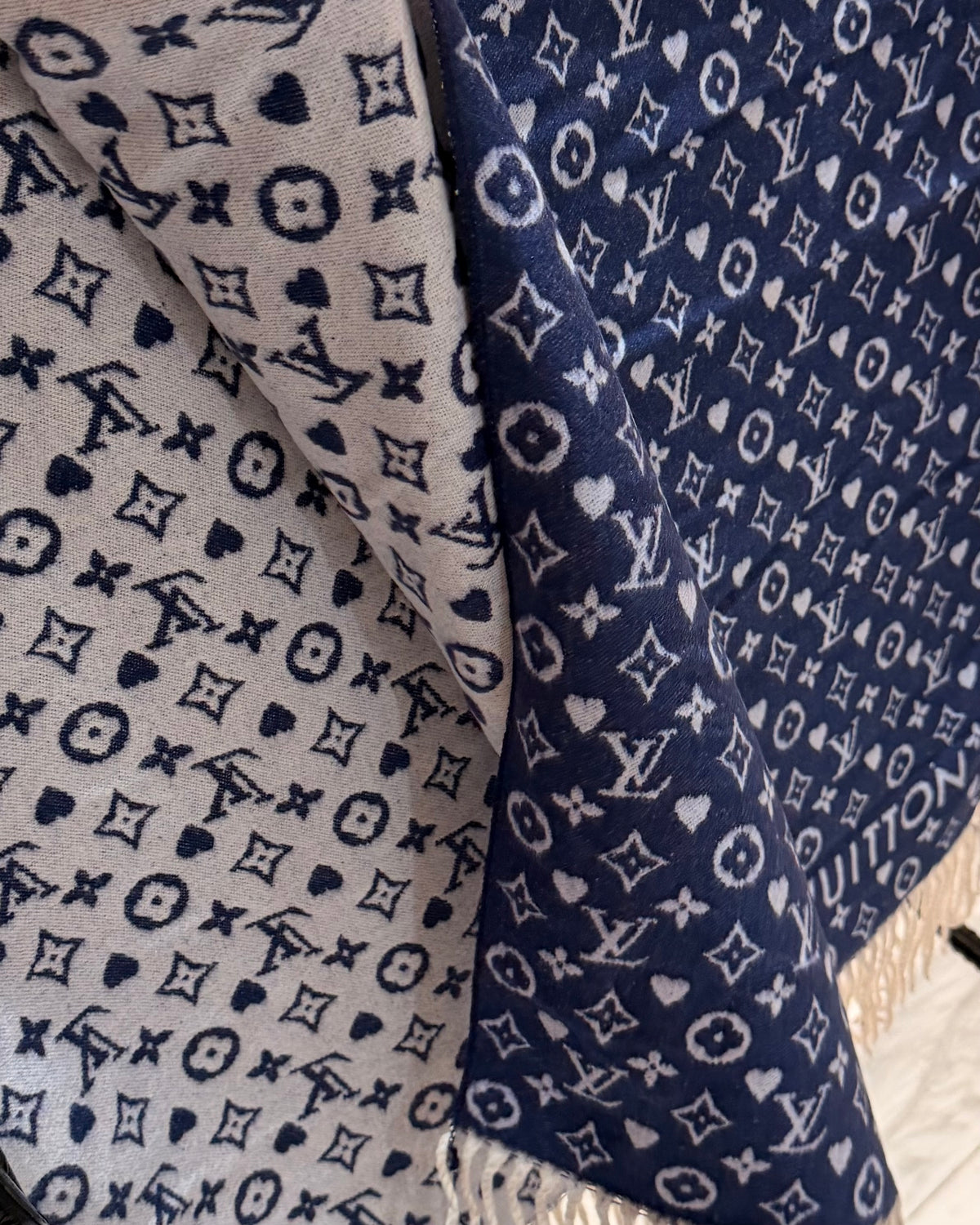 LOUIS VUITTON Timeless Navy Wrap