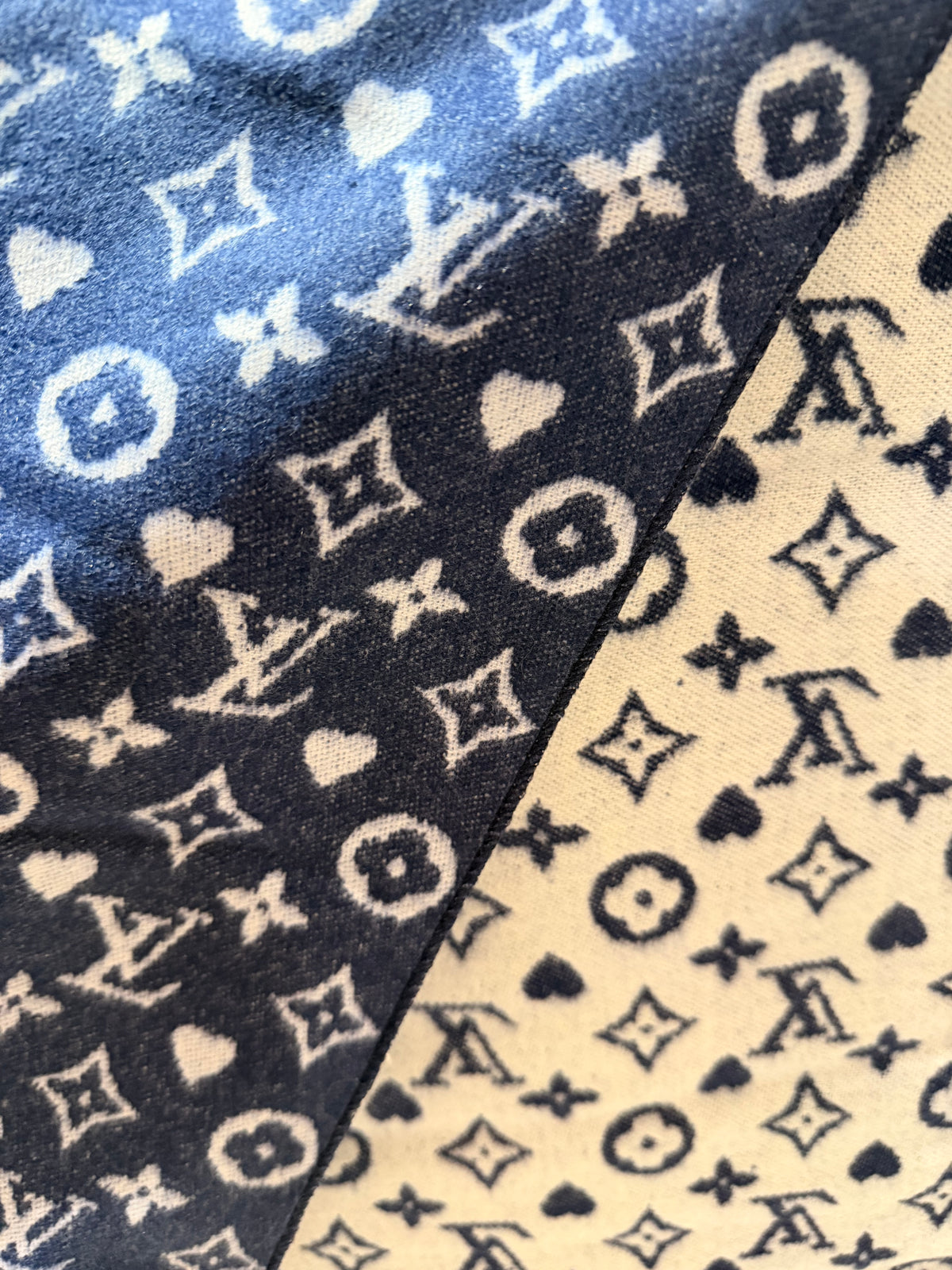 LOUIS VUITTON Timeless Navy Wrap