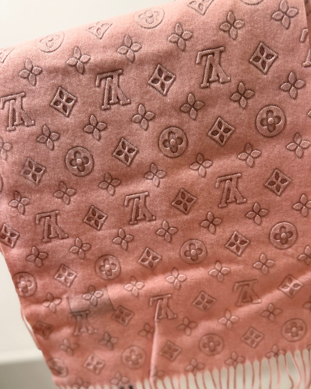 LOUIS VUITTON Blush Elegance Scarf