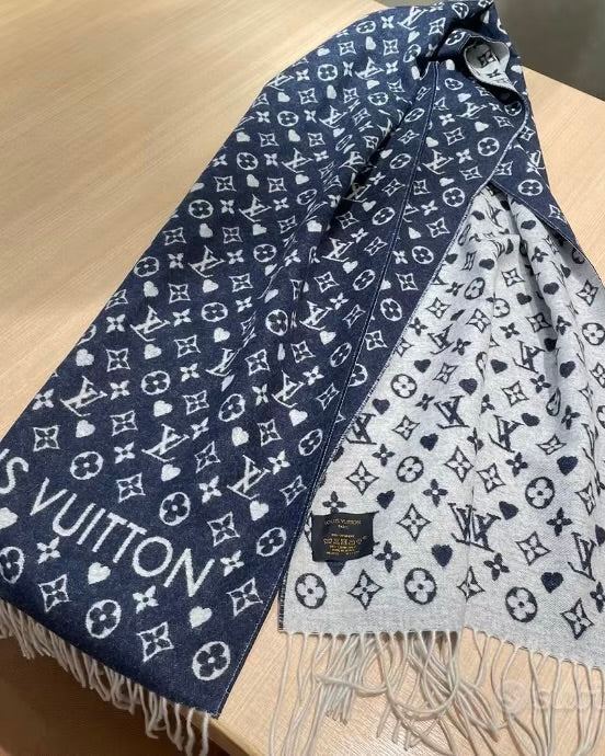 LOUIS VUITTON Timeless Navy Wrap
