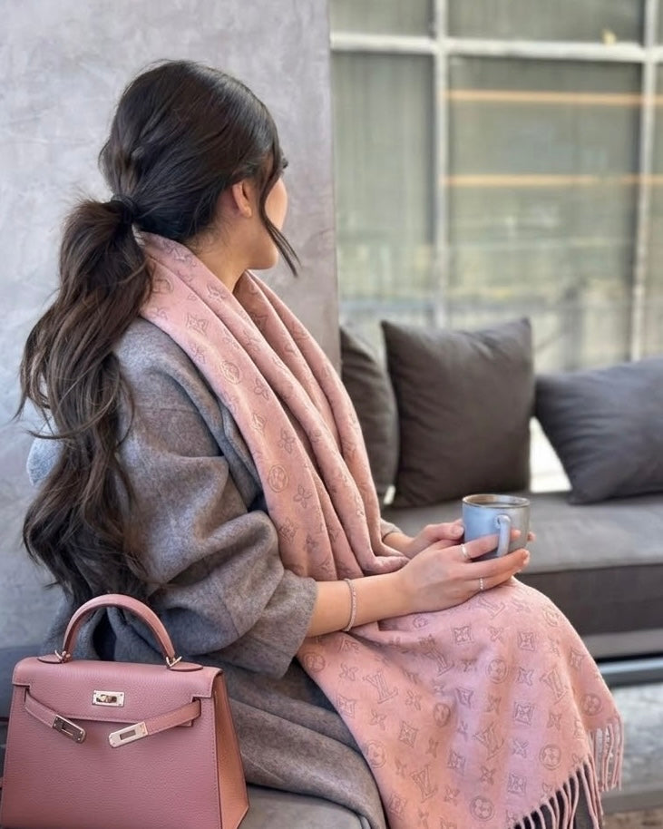 LOUIS VUITTON Blush Elegance Scarf