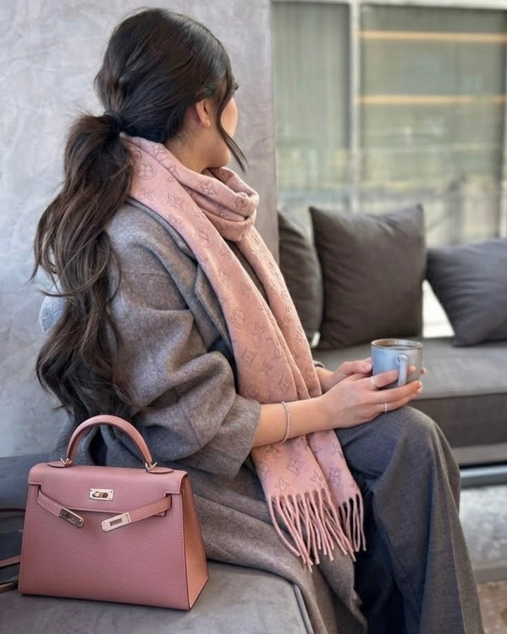 LOUIS VUITTON Blush Elegance Scarf