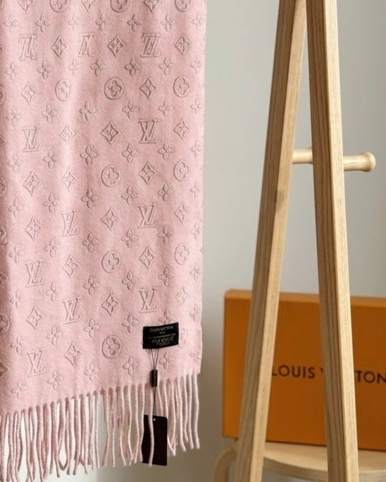 LOUIS VUITTON Blush Elegance Scarf