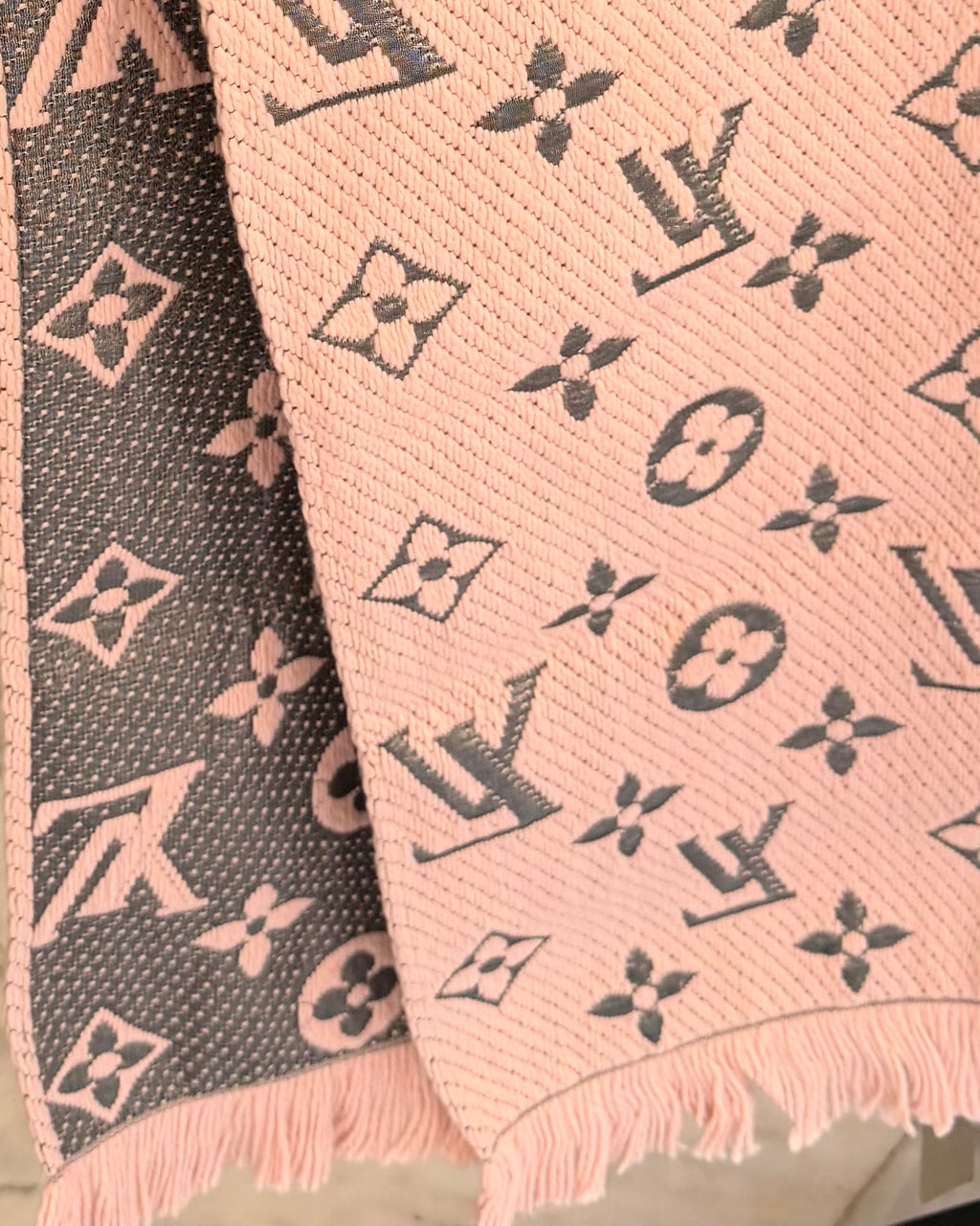 LOUIS VUITTON Boulevard Rose Scarf