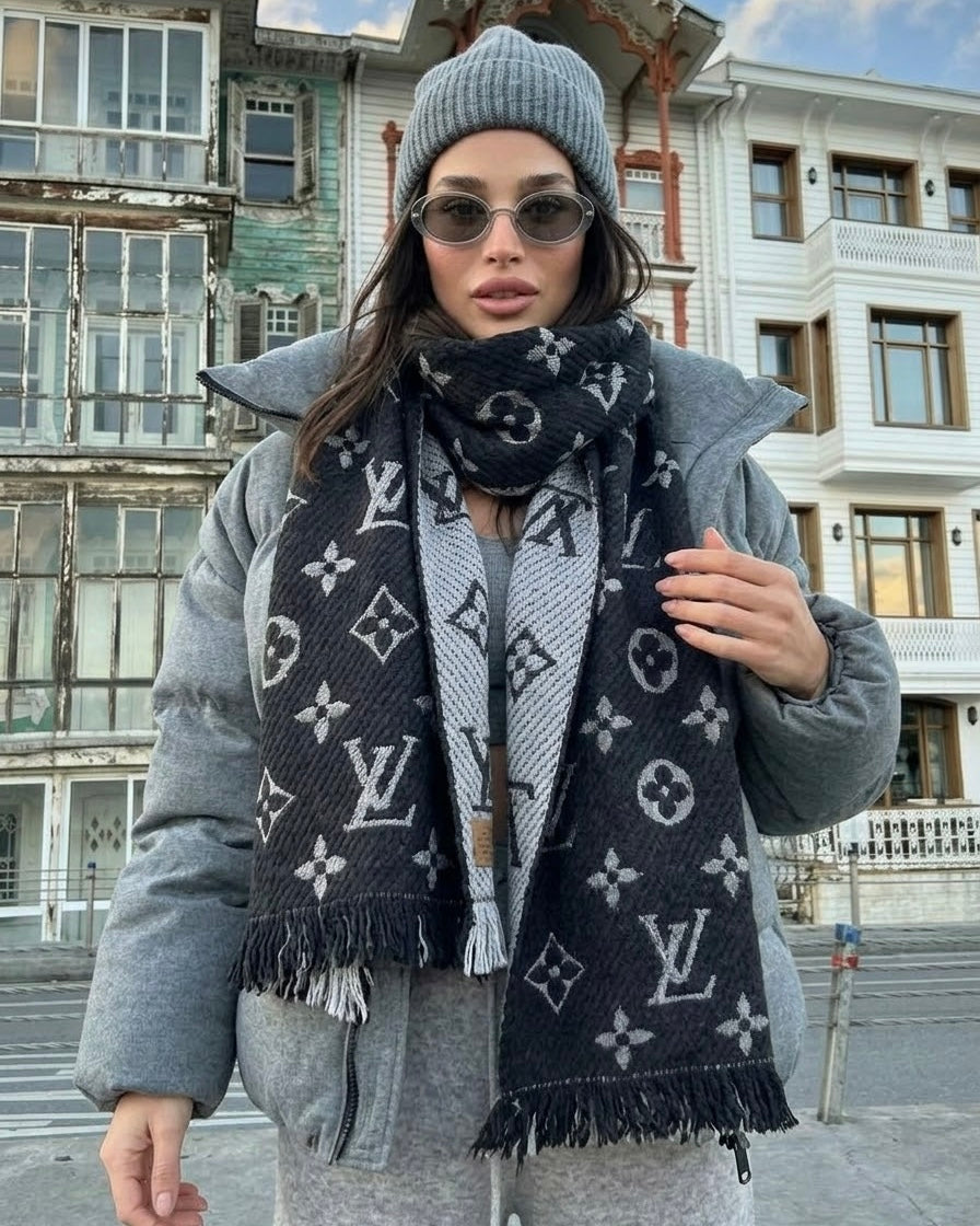 LOUIS VUITTON Boulevard Black Scarf